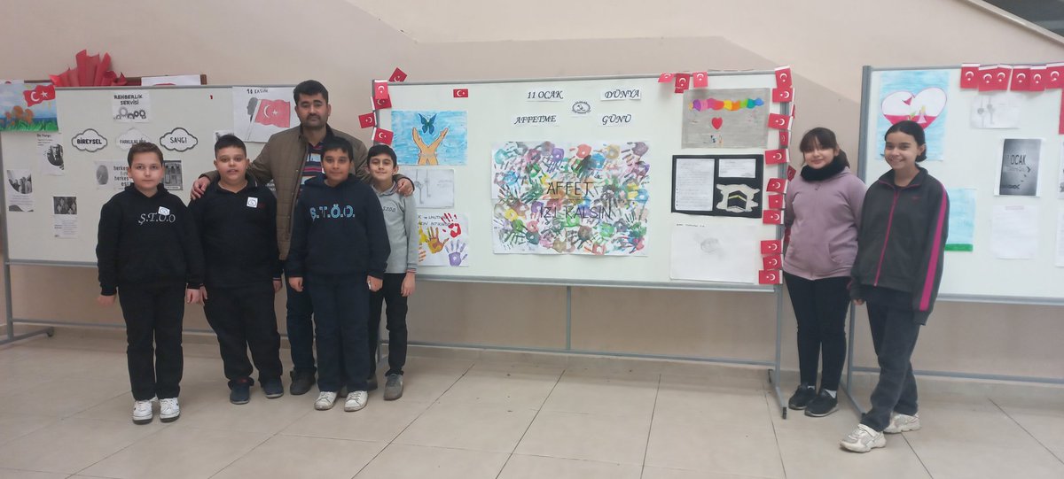 SaltaliMustafa's tweet photo. 11 OCAK DÜNYA AFFETME GÜNÜ'NDE ONİKİŞUBAT ŞEHİT TEBERNUŞ ÖZLER ORTAOKULU DA AFFEDİYOR 
#11Ocakdünyaaffetmegünü https://t.co/n7DizDwdDM