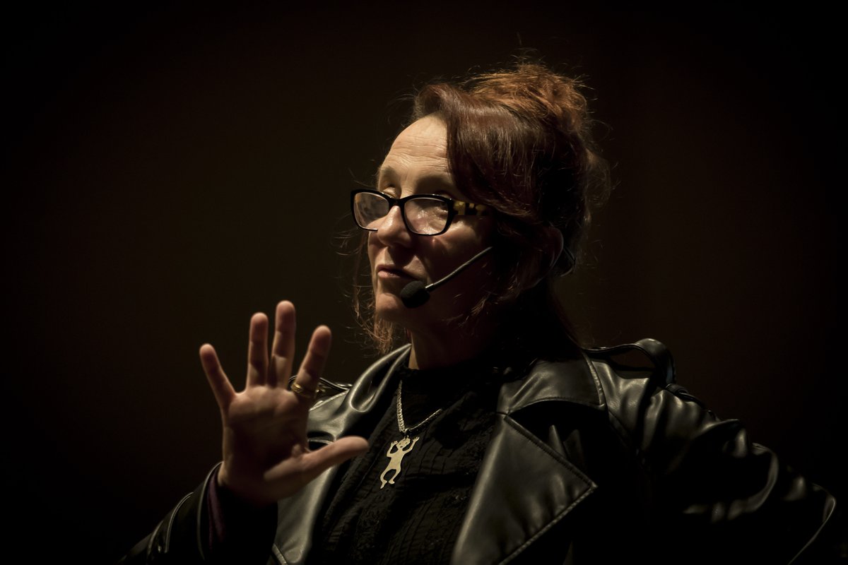 teatrontweets's tweet photo. Fernando Gandasegui publica imágenes de SECUENCIA #1 en Fabra i Coats. Comisariado junto a Marc Vives con trabajos de Andrea Soto Calderón, Andrea González, Javi Álvarez, Lorea Alfaro, Olga Mesa, Alejandra Pombo Su y Carme Torrent. 
🔗https://t.co/mMdXv9M7W7
📷Pere Virgili. https://t.co/LBM8ogeFb0