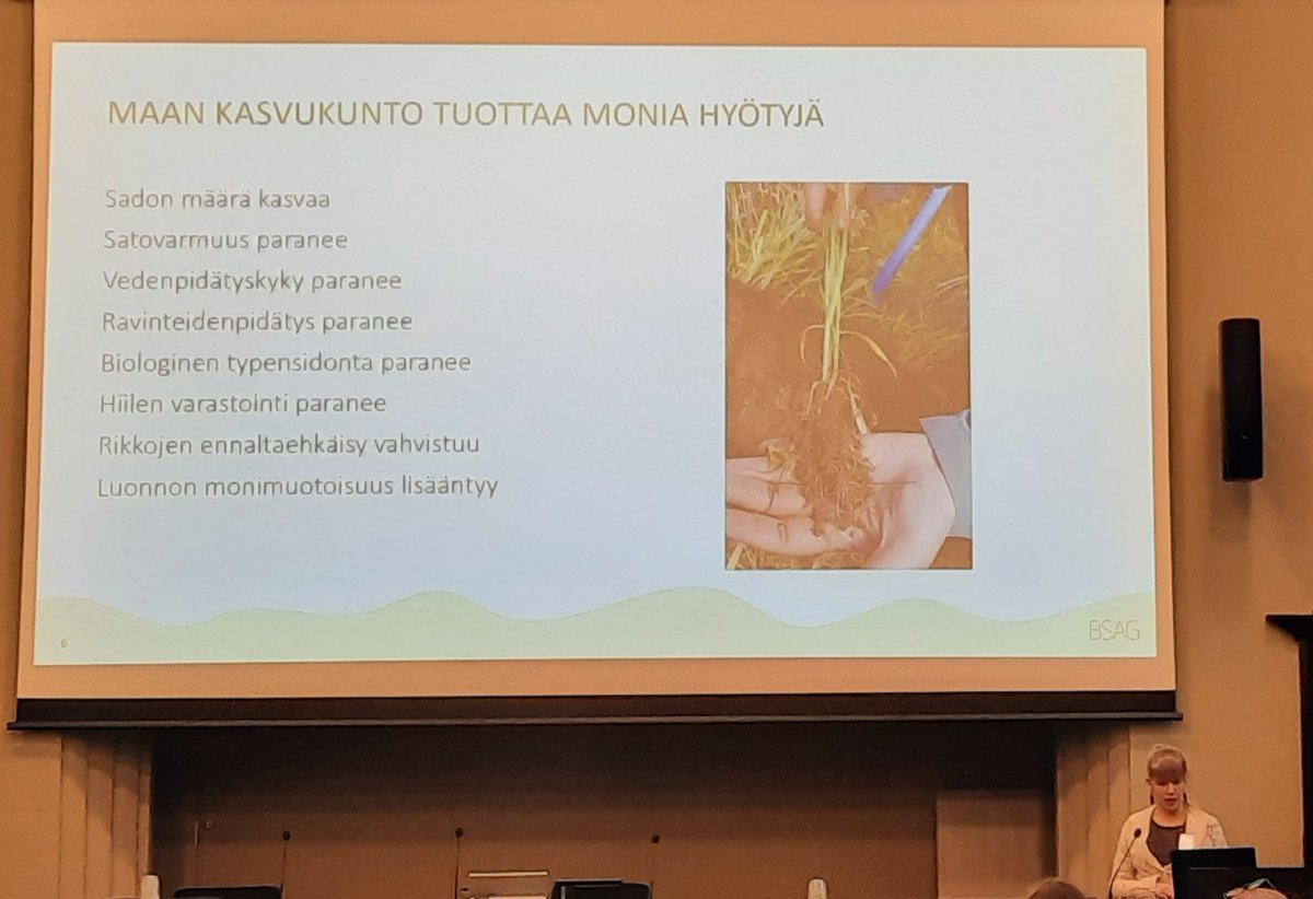 Maaperätieteiden päivät päättää @Elisa_Vainio @BSAG_ :

Uudistava viljely parantaa #maaperä'n kasvukuntoa. Hyväkuntoinen peltomaa tuottaa varmemman sadon.

Katso kuvasta lista lukuisista hyödyistä, kun pidetään #maamielessä ⬇️

#uudistavaviljely
#huoltovarmuus
