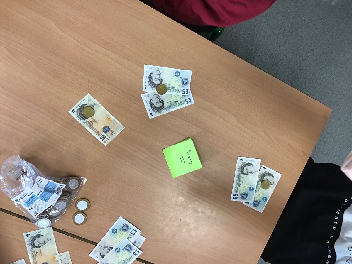 CharterYr2's tweet photo. We have been counting money in pounds today, the children have enjoyed making the same value with different denominations of notes and coins. #CharterMaths https://t.co/Ffgwbd1p6l