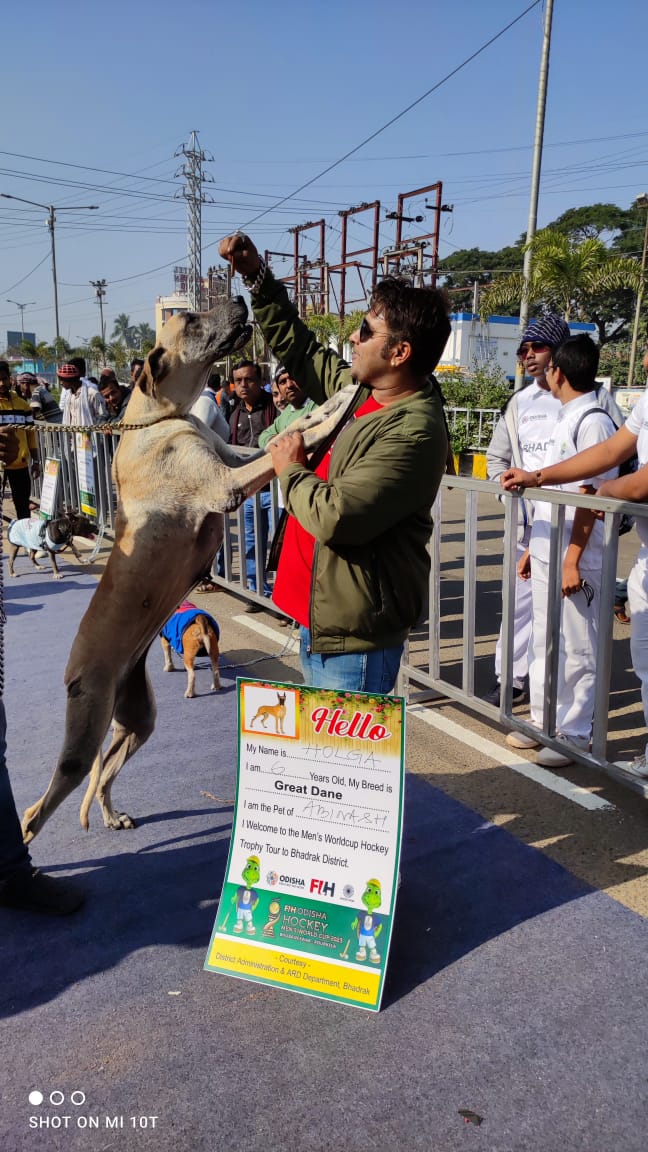 ArdBhadrak's tweet photo. DOG SHOW ON WALK IN FEST OF WORLD CUP HOCKEY TROPHY https://t.co/61YC4c5jV6