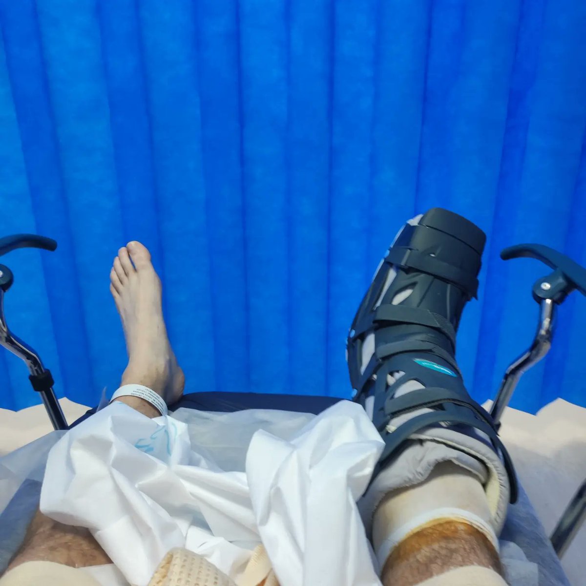 DFitzy23's tweet image. So turns out maybe I was too old for the comeback 2.0 😂 🥼🔪 Wouldn't have changed it though, an amazing few weeks with @IreMenHockey ☘️