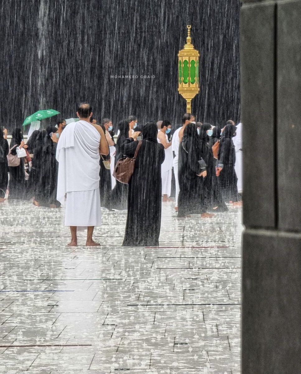Dream. 
Di depan Ka'bah. 
Di bawah hujan. 
Bersama mu.