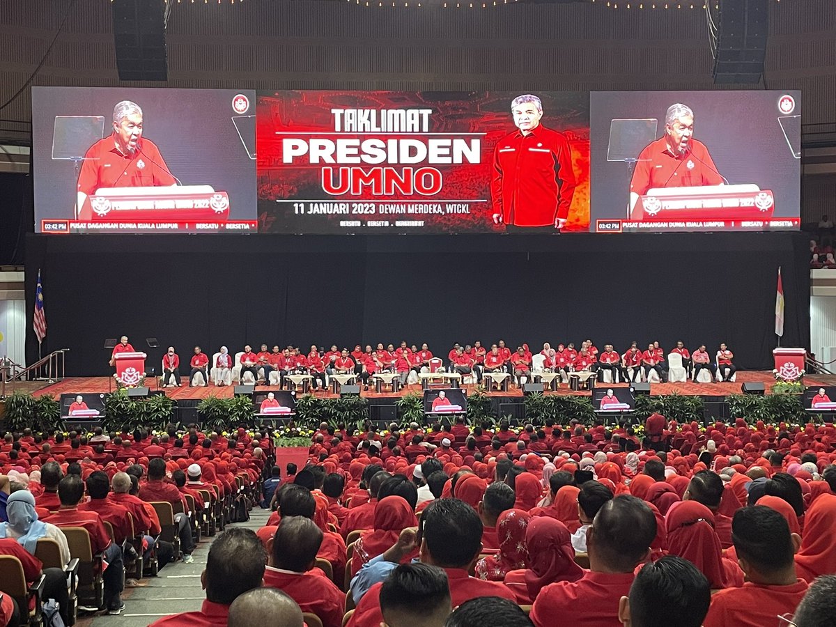 ahmadmaslan's tweet photo. Majlis Taklimat Presiden #UMNO, petang Rabu 11/1/23 di #DewanMerdeka #WTCKL dihadiri lebih 3000 pimpinan UMNO seluruh negara.
Tkasih atas kehadiran semua. UMNO terus mara walau cabaran hebat melanda. Moga Allah senantiasa memandu kami bagi meneruskan usaha membantu #rakyat. https://t.co/adgljbtGkT