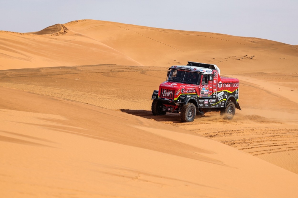 Útok na celkový triumf po tragické srážce s divákem končí. Loprais z Dakaru odstoupil

sport.ceskatelevize.cz/clanek/motorsp…