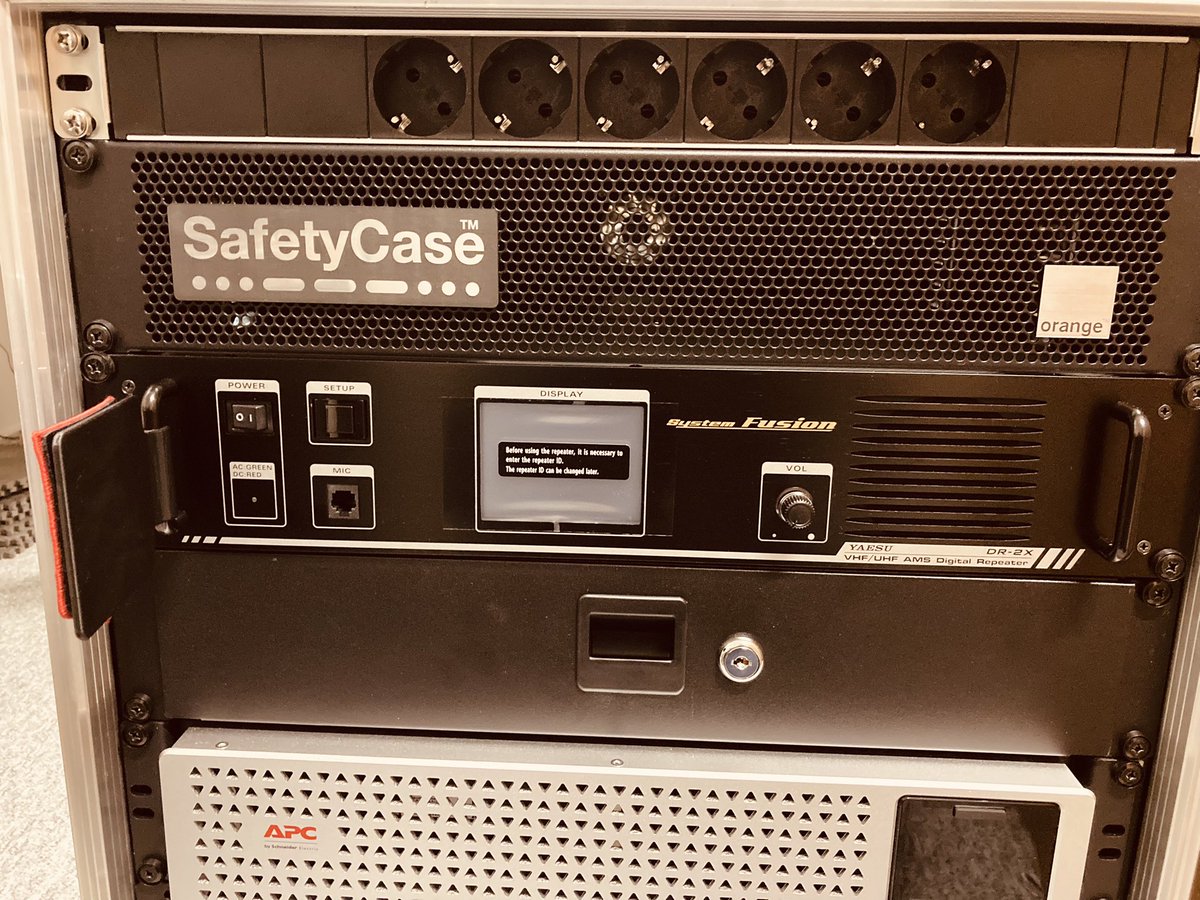 grego_fr's tweet image. Et pour bien indiquer que l’appareil #radioamateur de #SafetyCase est réservé aux #adrasec, voici le porte-badge personnalisé