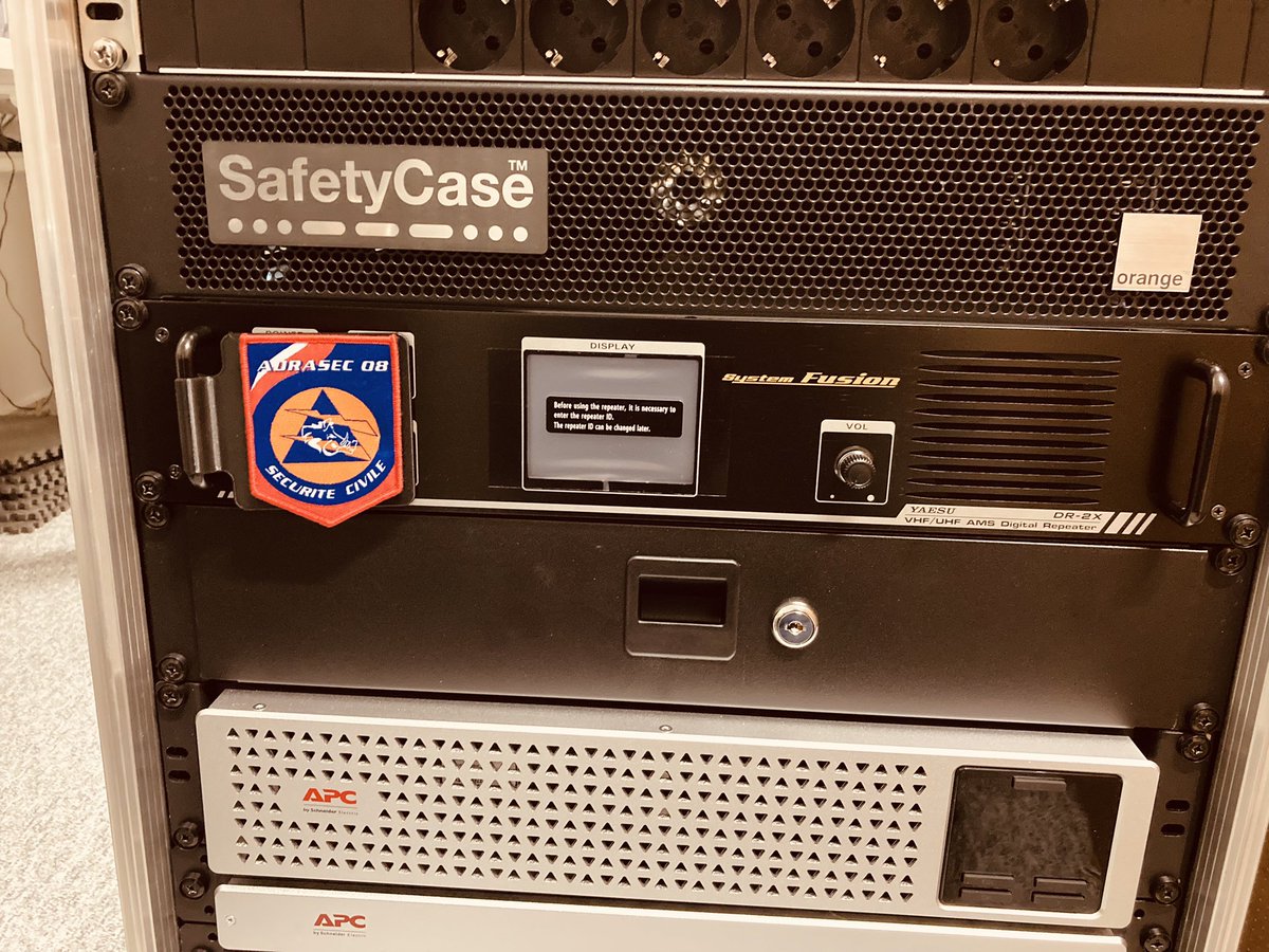 grego_fr's tweet image. Et pour bien indiquer que l’appareil #radioamateur de #SafetyCase est réservé aux #adrasec, voici le porte-badge personnalisé