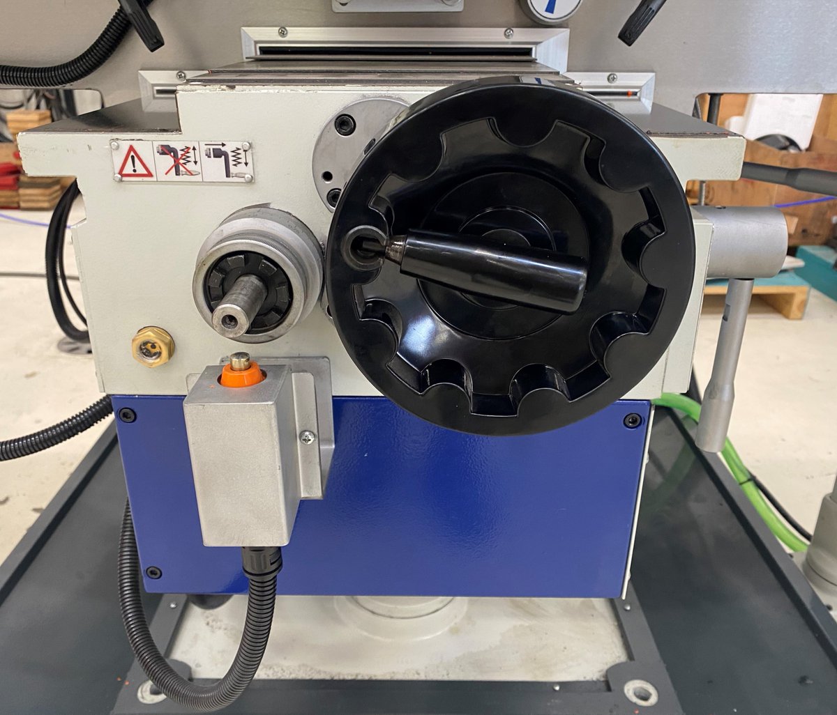 DidelonMO's tweet image. 📢 𝐕𝐄𝐍𝐓𝐄 𝐃&apos;𝐔𝐍𝐄 𝐅𝐑𝐀𝐈𝐒𝐄𝐔𝐒𝐄 𝐍𝐄𝐔𝐕𝐄 𝐀𝐑𝐑𝐎𝐖 Type FU1000G en Suisse 📍✔

⚙ Tête universelle Type Huron
⚙ Course 1000x300x450mm
⚙ Broche verticale en SA40 - 45 à 1660 tr/min
⚙ Avances automatiques sur les 3 axes

#vente #fraiseuse #arrow #dmo #mecanique