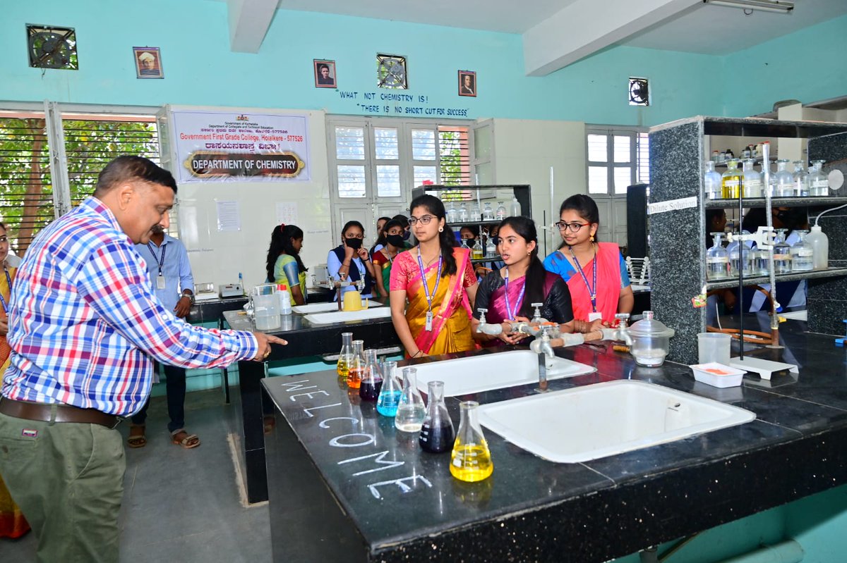 DCTE_Karnataka's tweet photo. #DCTE #NAAC
ಜನವರಿ 4 & 5 ರಂದು ಹೊಳಲ್ಕೆರೆ ಸ.ಪ್ರ.ದ ಕಾಲೇಜು ನ್ಯಾಕ್ ಮೌಲ್ಯಮಾಪನಕ್ಕೆ ಒಳಪಟ್ಟು CGPA 2.82 ಅಂಕಗಳನ್ನು ಗಳಿಸಿ ಬಿ++ ಗ್ರೇಡ್ ಪಡೆದುಕೊಂಡಿದೆ.
ಕಾಲೇಜು ಮತ್ತಷ್ಟು ಸಾಧನೆ ಮಾಡಲಿ ಎಂದು ಆಶಿಸುತ್ತಾ ಕಾಲೇಜು & ತಾಂತ್ರಿಕ ಶಿಕ್ಷಣ ಇಲಾಖೆ ಪ್ರಾಂಶುಪಾಲರು, ಬೋಧಕ-ಬೋಧಕೇತರ ಸಿಬ್ಬಂದಿ & ವಿದ್ಯಾರ್ಥಿಗಳನ್ನು ಅಭಿನಂದಿಸುತ್ತದೆ https://t.co/2xh8xS9s0o