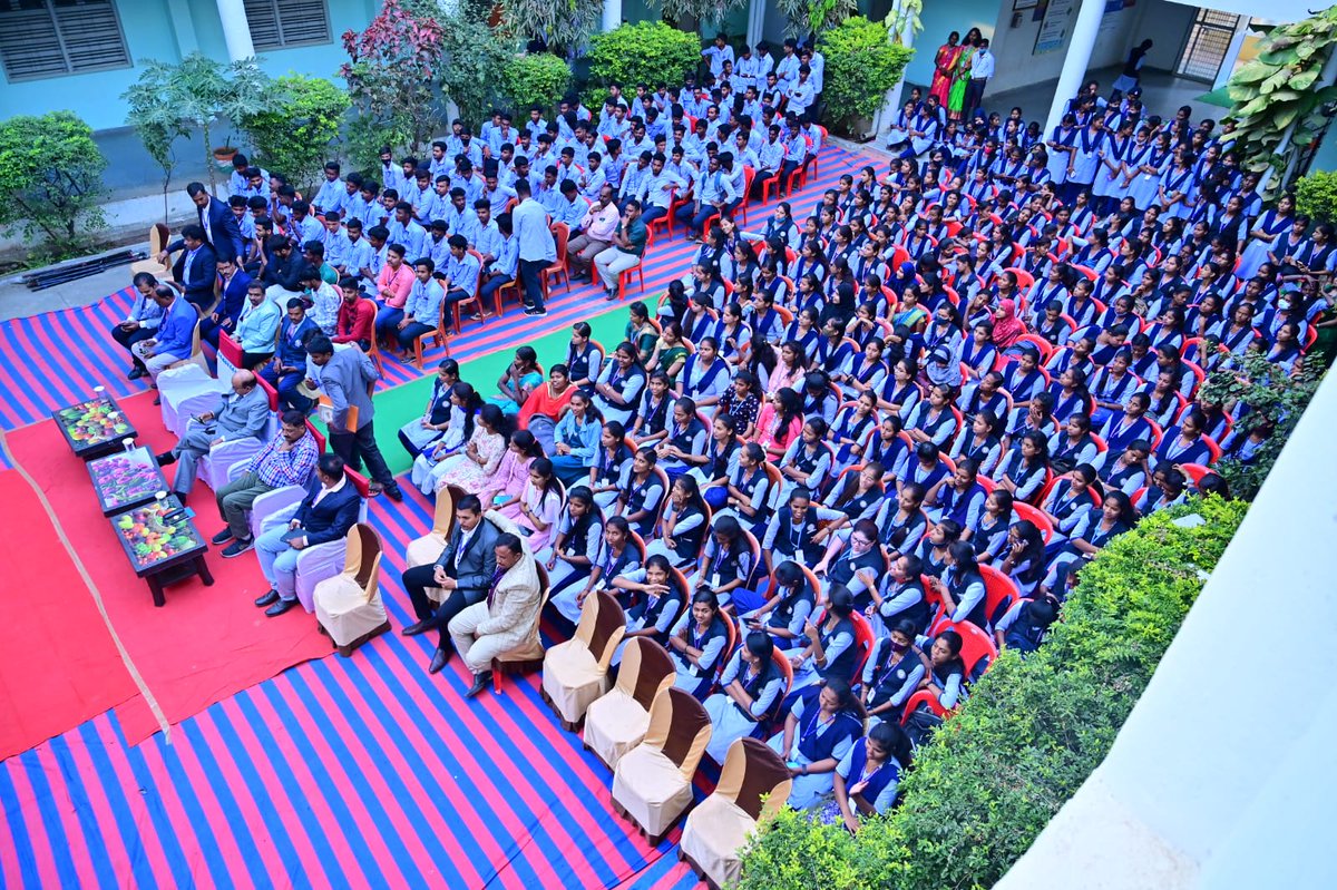 DCTE_Karnataka's tweet photo. #DCTE #NAAC
ಜನವರಿ 4 & 5 ರಂದು ಹೊಳಲ್ಕೆರೆ ಸ.ಪ್ರ.ದ ಕಾಲೇಜು ನ್ಯಾಕ್ ಮೌಲ್ಯಮಾಪನಕ್ಕೆ ಒಳಪಟ್ಟು CGPA 2.82 ಅಂಕಗಳನ್ನು ಗಳಿಸಿ ಬಿ++ ಗ್ರೇಡ್ ಪಡೆದುಕೊಂಡಿದೆ.
ಕಾಲೇಜು ಮತ್ತಷ್ಟು ಸಾಧನೆ ಮಾಡಲಿ ಎಂದು ಆಶಿಸುತ್ತಾ ಕಾಲೇಜು & ತಾಂತ್ರಿಕ ಶಿಕ್ಷಣ ಇಲಾಖೆ ಪ್ರಾಂಶುಪಾಲರು, ಬೋಧಕ-ಬೋಧಕೇತರ ಸಿಬ್ಬಂದಿ & ವಿದ್ಯಾರ್ಥಿಗಳನ್ನು ಅಭಿನಂದಿಸುತ್ತದೆ https://t.co/2xh8xS9s0o