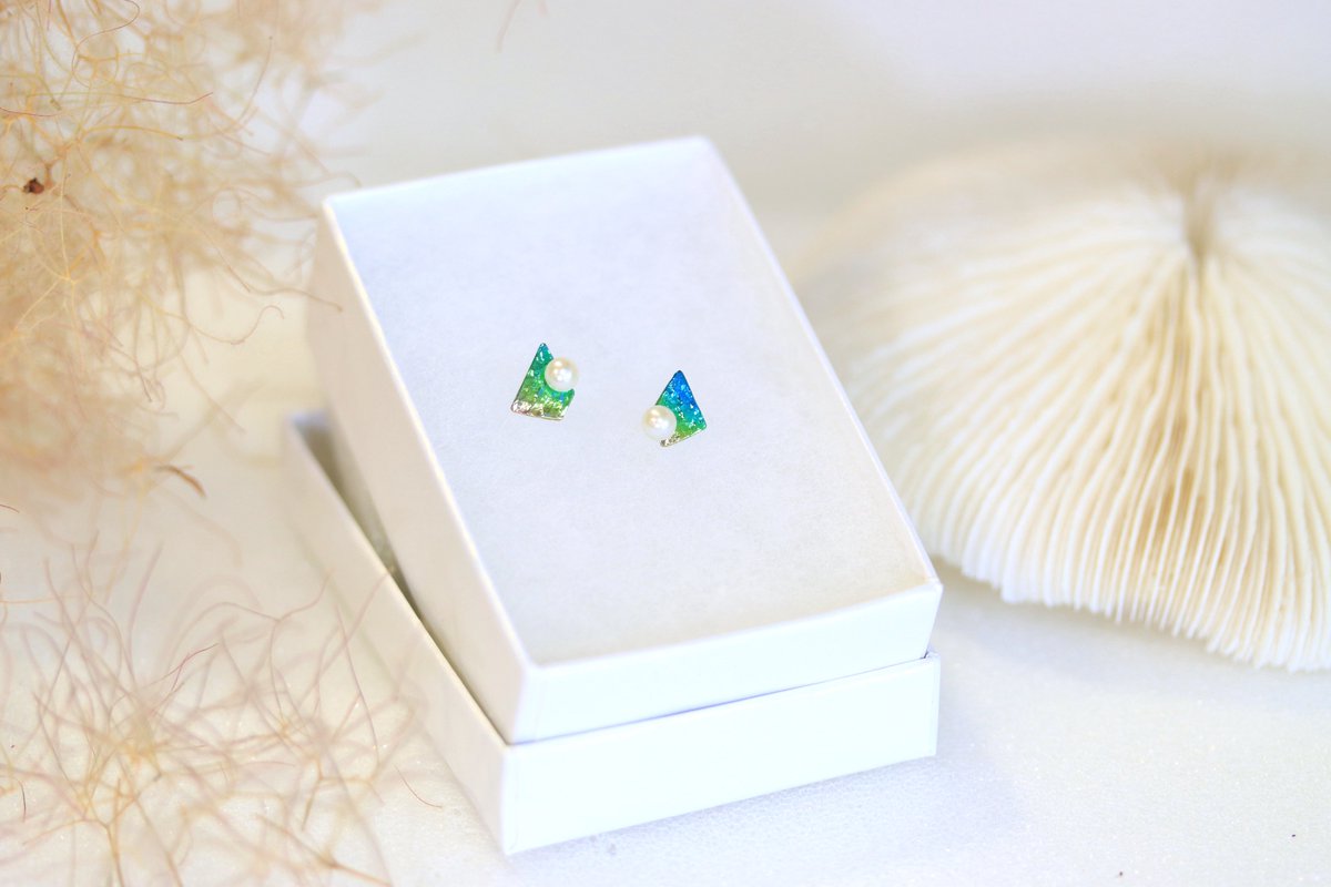 あなたが思い描く理想の「あなた」の形を表す、しるしになる。

鏡を見れば自分のなりたい形を、忘れかけても教えてくれる。

自分のなりたい形を込められる器を、ぜひ探してみて下さい。

#ピアス #チタン #チタンピアス #淡水パール #プレゼント #ギフト
asgeometry.thebase.in/items/34875987