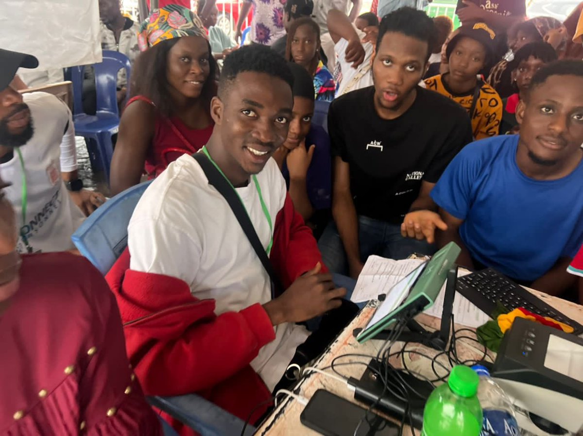 UtaziJay's tweet photo. We must commend the efforts of @C2HFoundation in ensuring people get their PVCs in Enugu.

These guys worked under the sun and in the rain during the registration period and now they’re going out of their way to assist people get their cards.

God bless you guys. Daalụ nụ rinne https://t.co/9FmiqcqkTE