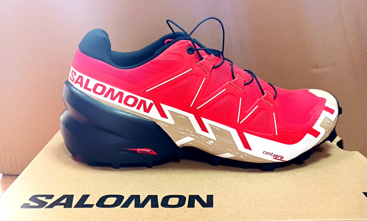 TrailAndalucia's tweet photo. Nos llega la nueva evolución de la superventas de @Salomon_Spain #SpeedCross 6. 
Más ligera, más adherente y confortable. 
Unas zapatillas que son un seguro en terrenos mojados y blandos. https://t.co/0JqWI68nSy