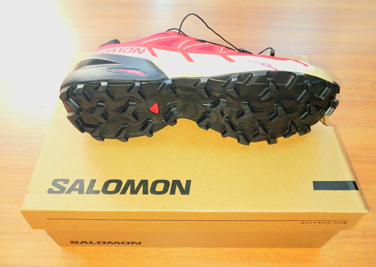 TrailAndalucia's tweet photo. Nos llega la nueva evolución de la superventas de @Salomon_Spain #SpeedCross 6. 
Más ligera, más adherente y confortable. 
Unas zapatillas que son un seguro en terrenos mojados y blandos. https://t.co/0JqWI68nSy