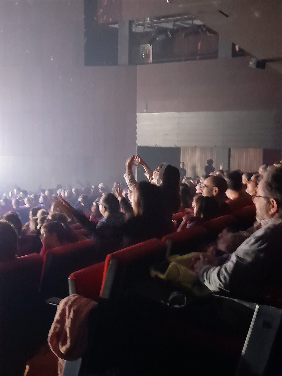 cantireta's tweet photo. @xiulaoficial
Vaig fer aquesta foto al @Kursaalmanresa, al concert de diumenge 8 de gener de 2023. He pensat que us faria goig veure-la.
Gràcies per la joia 🥰
#Xiula #Kursaal #concert https://t.co/HLdoyyu2Za