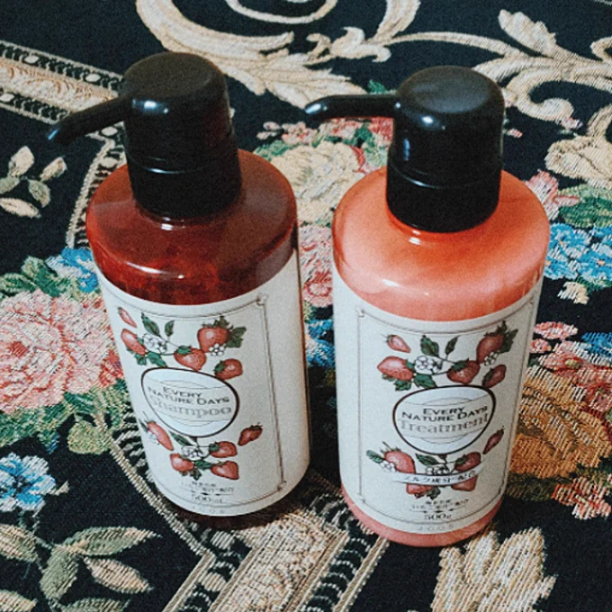 苺のシャンプー買いました…すごい可愛くないですかこれ 