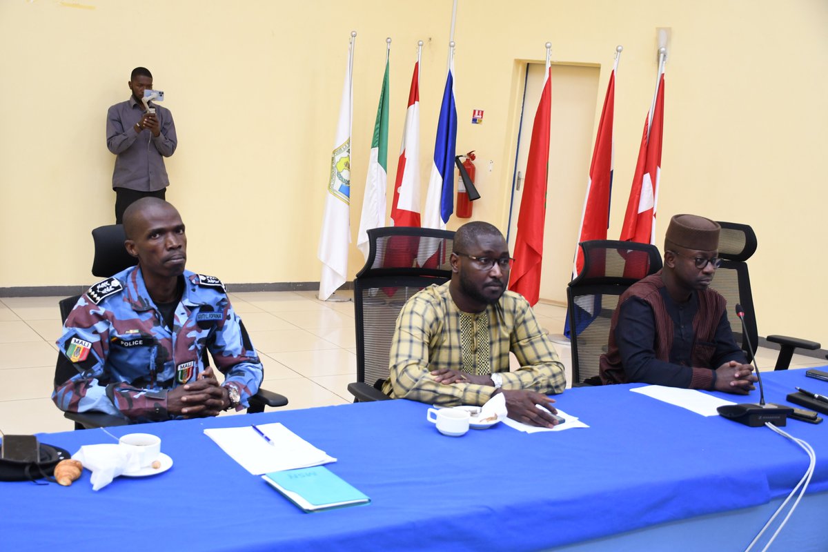 EMP_Bamako's tweet photo. 09-01-23 : Journée d'orientation des 60 auditeurs du Master en Criminalité Organisée, Terrorisme et Coopération Internationale Pénale #MACOTEC #USJPB et #CARESS

@DG_EMPABB @GouvMali @SecuriteML @MaliMaeci @ecowas_cedeao @_AfricanUnion @UN @UEauMali @FAMa_DIRPA https://t.co/11A9lXikug
