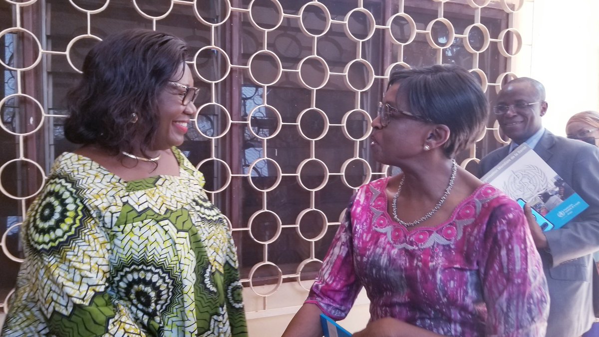 OMSCentrafrique's tweet photo. En visite en #RCA 🇨🇫, la DR de l'@OMS_Afrique, Dr @MoetiTshidi a exprimé ses félicitations au PM @moloua_felix et à la première dame Brigitte Touadera pour les succès obtenus par le @GouvCF dans la riposte contre la #COVID19 et les autres problèmes de #santé publique en #RCA. https://t.co/zrcfhy0X0f