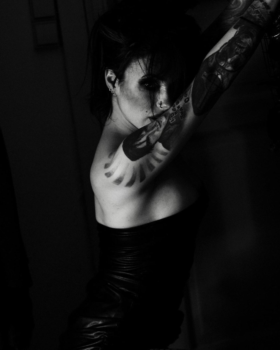 HeidiNestaker's tweet photo. belonging in the darkness, but longing for the light🖤📸✨ #photography #photoshoot #tattoos #inkedup #papaemeritusii #portrait #blackandwhite #alternative #style #leather #dress #mua https://t.co/kOf23mWNbK