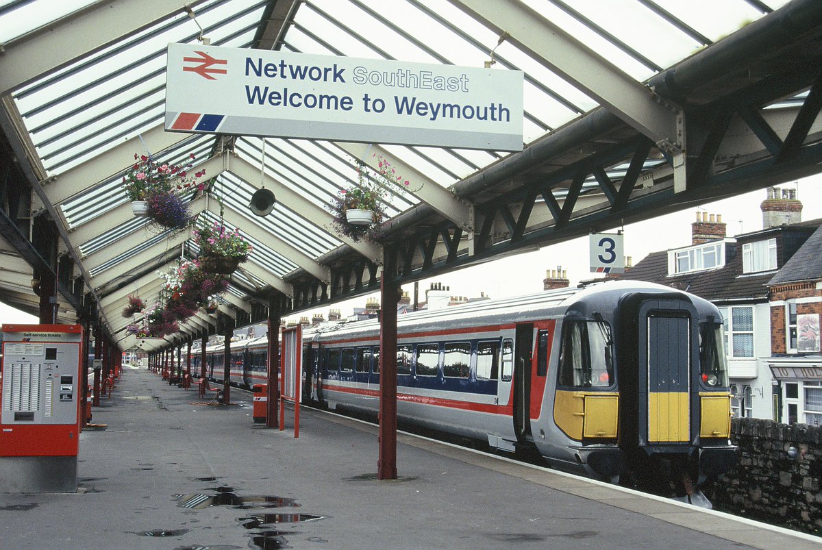 williampgwebb's tweet image. Four liveries of the Class 442 Wessex Electrics unit from 1988 to 2021
Network South East from 1987 to 1996
South West Trains from 1996 to 2007 
Gatwick Express/Southern from 2008 to 2016/17
South Western Railway from 2018 to 2021
#Class442 #WessexElectrics #Liveries