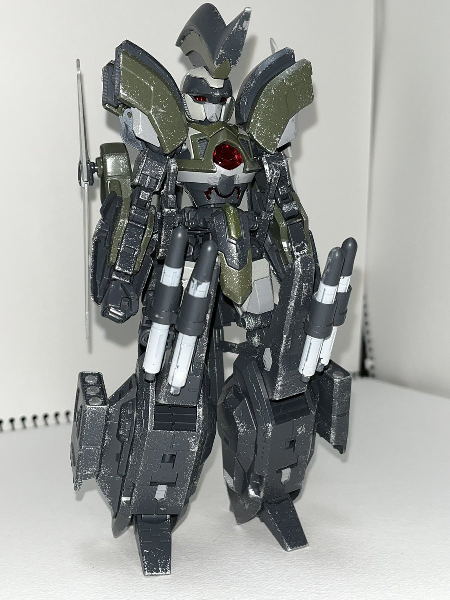 A31650072's tweet photo. #オーディーン  完成しました！！
機体名:オーディーンMB
　　　　　（ミリタスブースター）
オーディーンMのデータを元に
より実戦向けの装備を施したLBX。
股部にあるバーニアユニットは、
オミットされているものの、
代わりに両脚部に長距離用のブースターを装備しており、
高い継戦能力を得ている https://t.co/YODZnotSw7