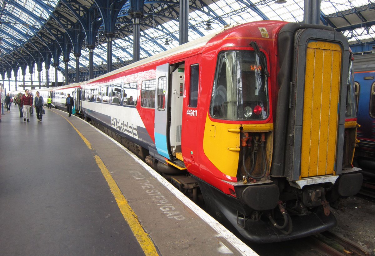 williampgwebb's tweet image. Four liveries of the Class 442 Wessex Electrics unit from 1988 to 2021
Network South East from 1987 to 1996
South West Trains from 1996 to 2007 
Gatwick Express/Southern from 2008 to 2016/17
South Western Railway from 2018 to 2021
#Class442 #WessexElectrics #Liveries
