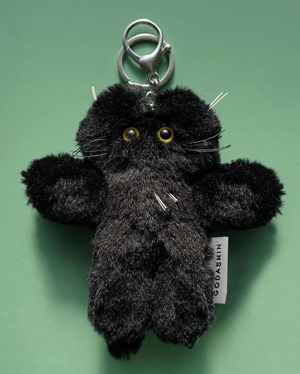 🖤리트윗 이벤트🖤(2023.01.11~01.20/21일 6시 발표)
세 마리 모두 증정하는 이벤트입니다. 당첨자(3명)
(CAT KEYRING* White / gray / black )
*01.20 PM12:00 OPEN*
선착순으로 세 마리 모두 구매하시는 분들에게 ‘GODASHIN 6 Diary‘를 증정합니다. godashin.com