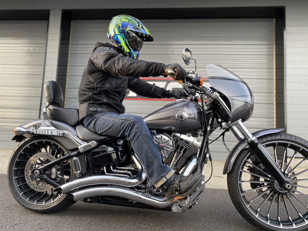 AFGMOTO's tweet photo. VARIANT PRO WILLYPETEにどうしても目がいってしまう。被り心地が良いからヘルメットいっぱい持っていてもつい手に取ってしまう！
https://t.co/DqLLNq2yWf #iconmotosports #afgmotosports #icon #iconヘルメット #variantpro #contra2 #バイク https://t.co/COKq97PJnl
