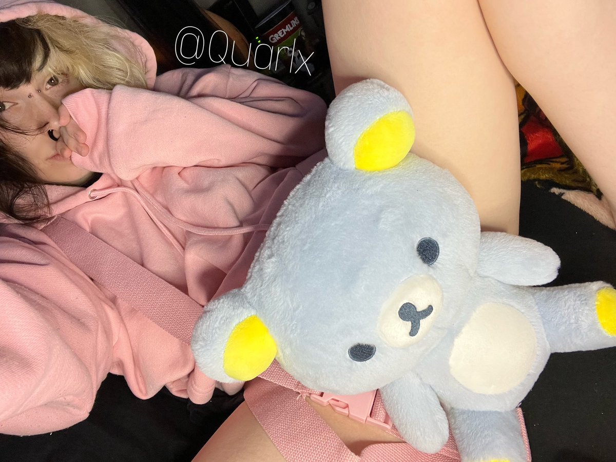 Quarlx's tweet photo. Rt if you think I’m cute or if you’d fuck me 💕🌸 https://t.co/9bcv4gznii
