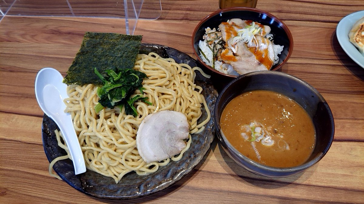 MKANGTAM's tweet photo. 佐久市『横浜家系ラーメン魂心家』 https://t.co/VJ1jxeYUVS
