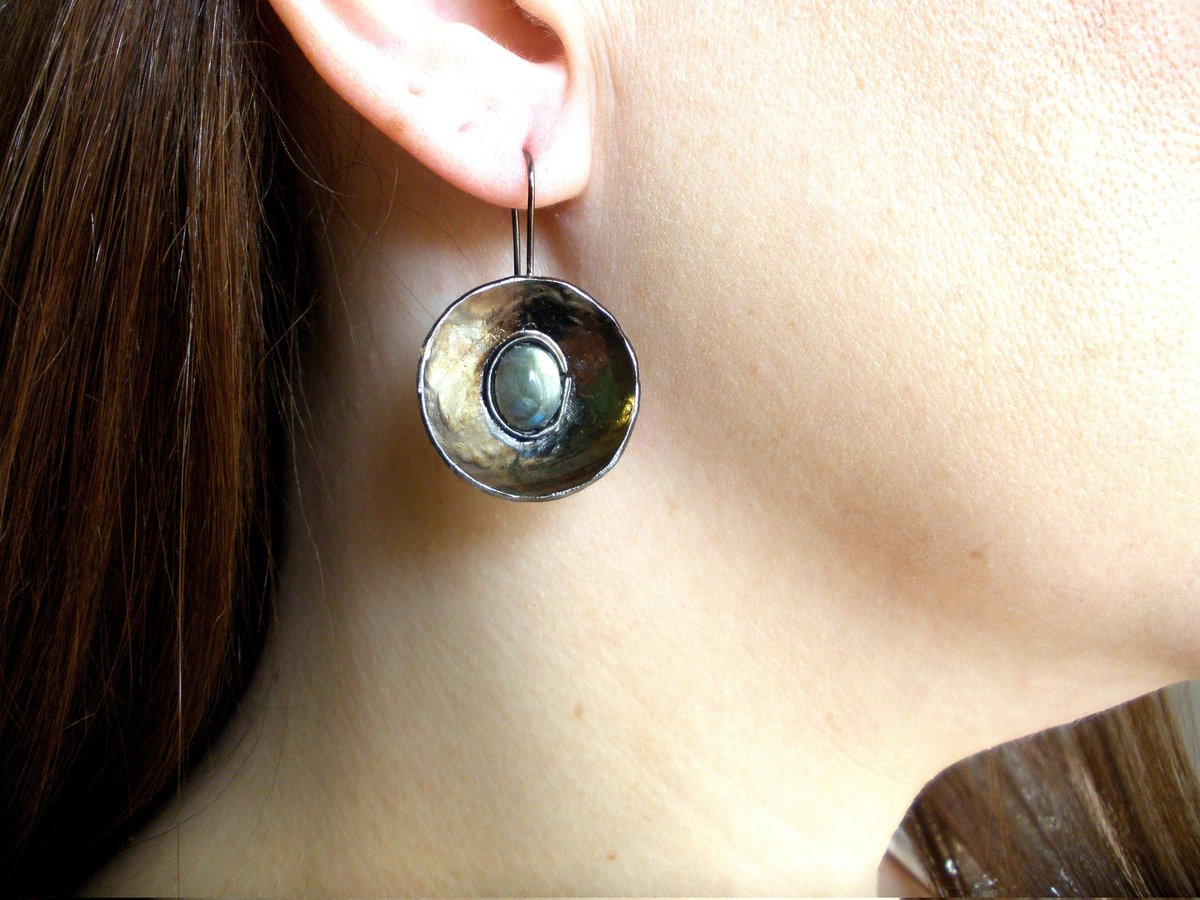 StoixeioJewelry's tweet image. Labradorite Earrings, Gemstone Hook Earrings, Black Plated Sterling Silver Earrings, Crystal Boho Earrings #etsy #blackgold #circleearrings #earrings #geometric #greencrystal #labradorite #NewYear 
#HappyNewYear2023 #VivianWestwood #ethicalgemstones #love etsy.me/3Xjfro0