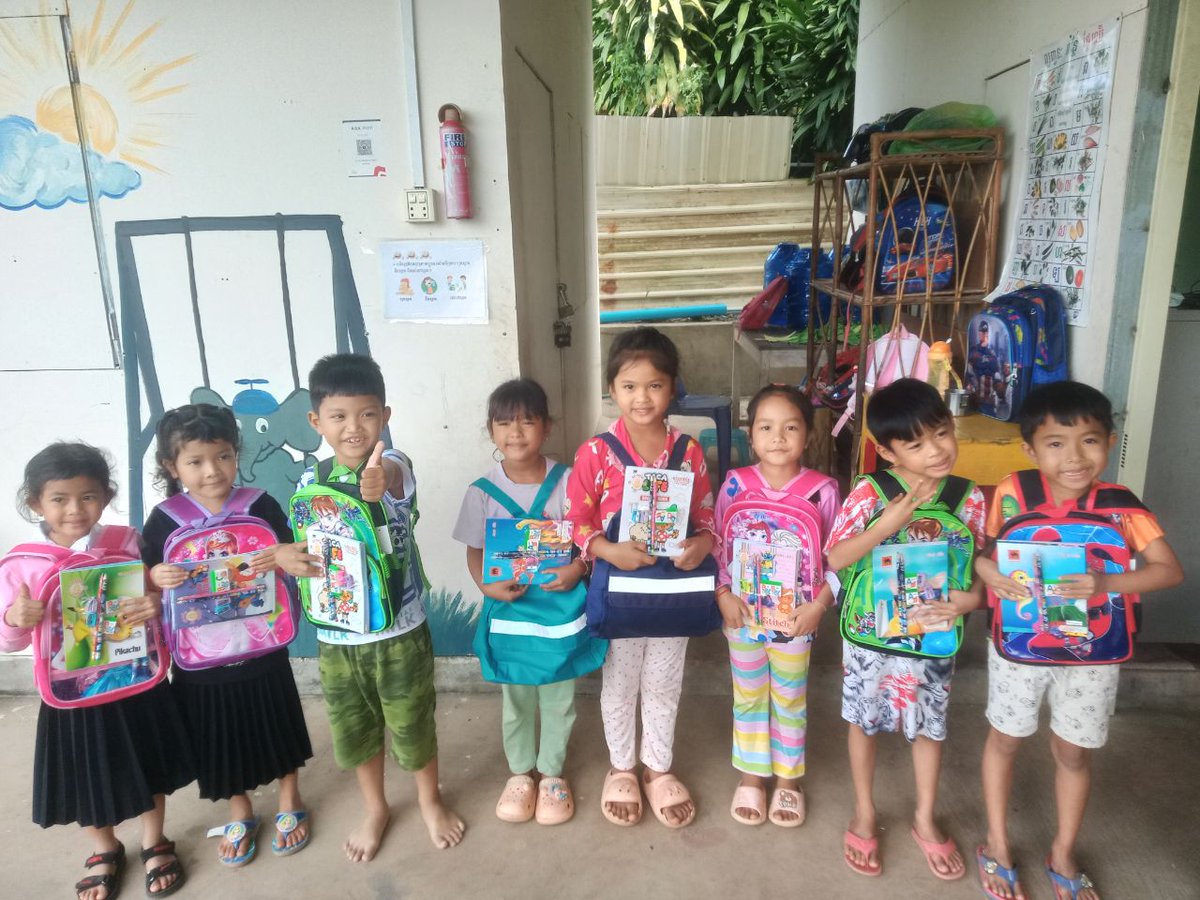 LetUsCreateFutr's tweet photo. We said goodbye to students from Klang Leu ad Prey Nup Early Years facilities this month as the graduated to Primary School.
LUCF supported all students with essential materials for attending school https://t.co/5MCmWkCipl