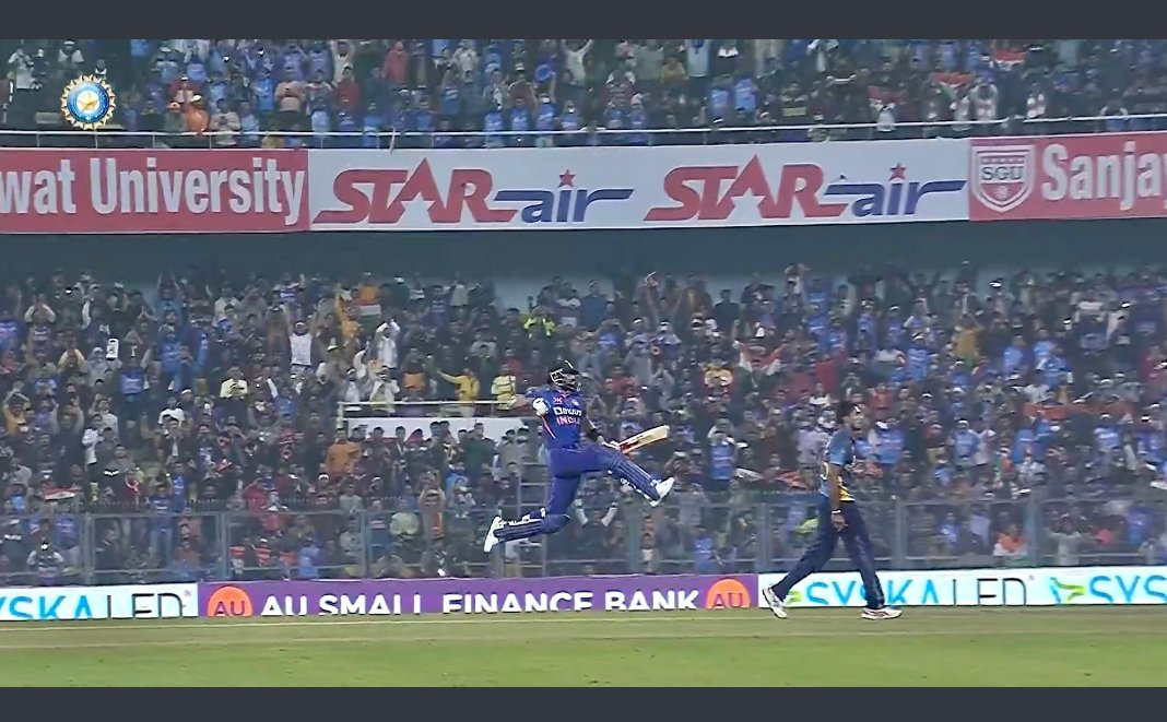 APJKSIRA's tweet photo. This frame.this  celebration that's vintage Virat Kohli https://t.co/ghGWXHk5wO