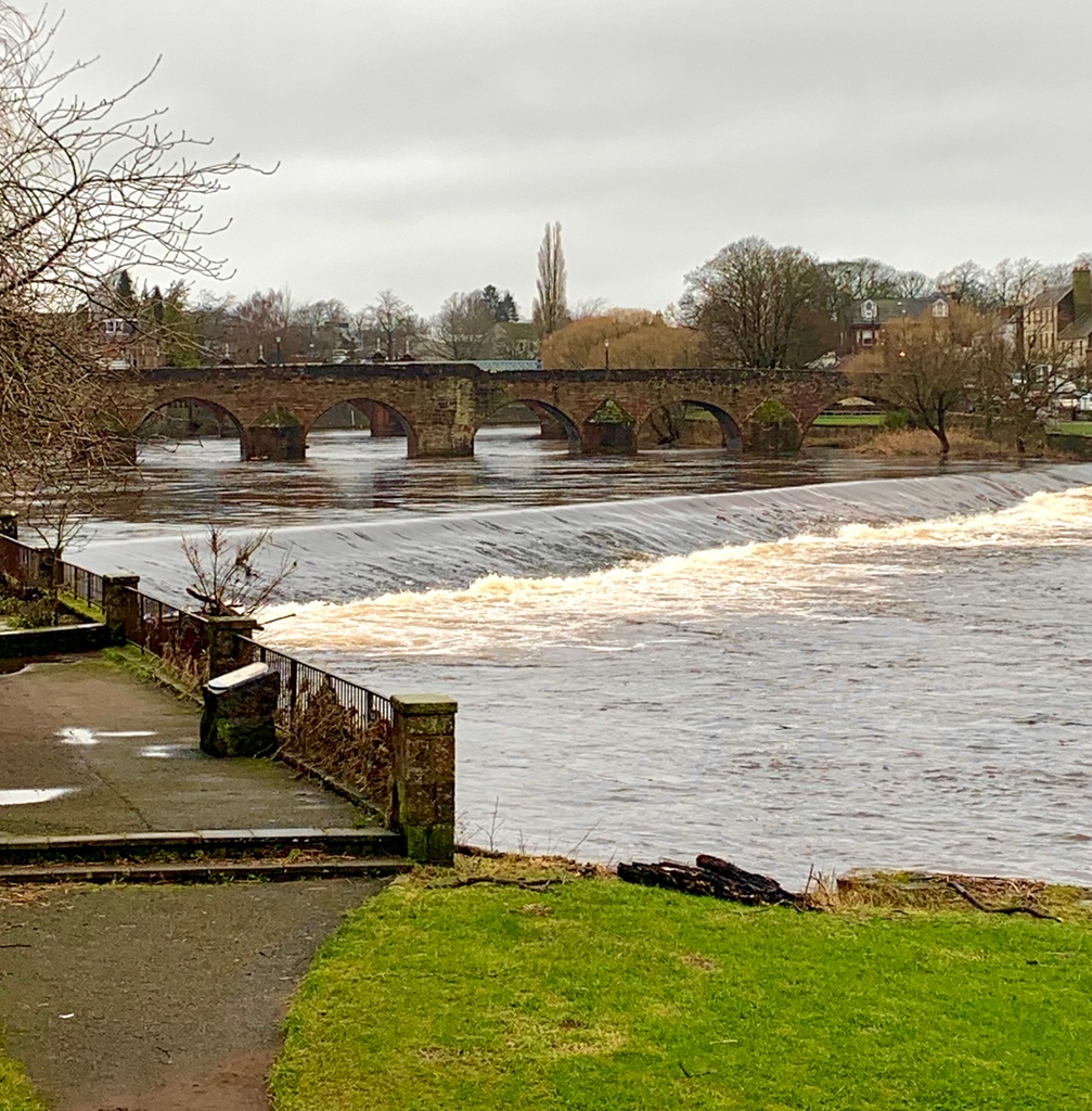 The caul on the River Nith after heavy rain. Read about our visit in this week's blog. Details in the bio #dumfries #rivernith #flood #flooding  #robertburn #mausoleum #riverbank  #visitdumfries #visitdumfriesandgalloway #dumfriesandgalloway #doonhamer #blogger #travelblogger