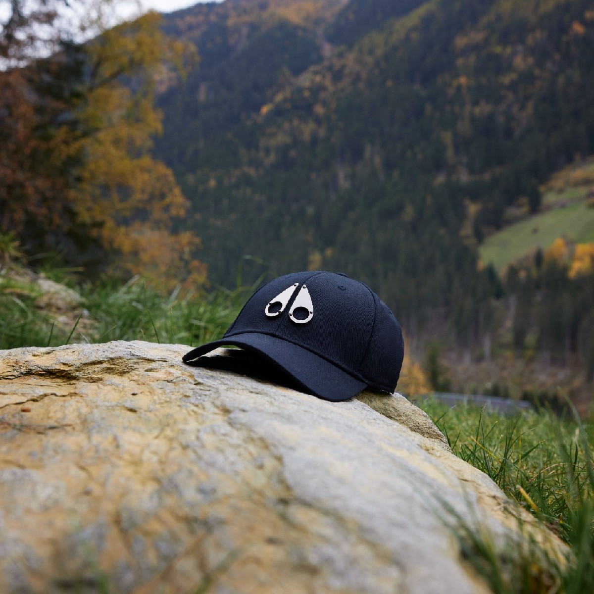 TessutiUK's tweet image. Looking to elevate your basics? Bold details make all the difference.

Discove Moose Knuckles Icon Logo Cap arriving in a black colourway to ensure that you stand out from the crowd. 

Shop ➡️ bit.ly/3YqJzzc

#Tessuti #MooseKnuckles #Accessories #LuxuryFashion