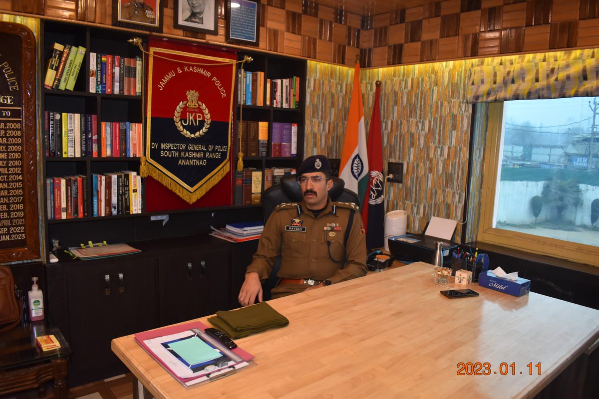 MUNEEB_NAZEER19's tweet photo. #Rayees Mohammad Bhat (IPS) Takes Over As #DIG South #Kashmir
Rayees Mohammad Bhat (IPS) on Wednesday assumed charge as Deputy Inspector General of Police South Kashmir.
@KashmirPolice
@DigSkr
@bhatray
@AnantnagPolice https://t.co/7mZ86FhbQD