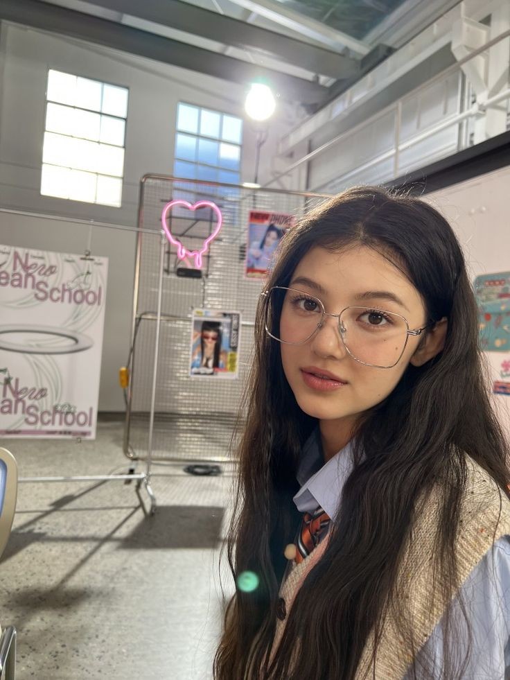 hi tl how's your day? I just got home from school, it's tiring as a class president but it's fun din ><