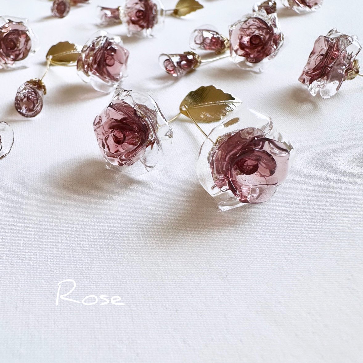 _emma_craft's tweet photo. 製作中のRose🌹
#ハンドメイドアクセサリー
#レジンアクセサリー
#ハンドメイド
#handmade https://t.co/lK9SGvtQQg