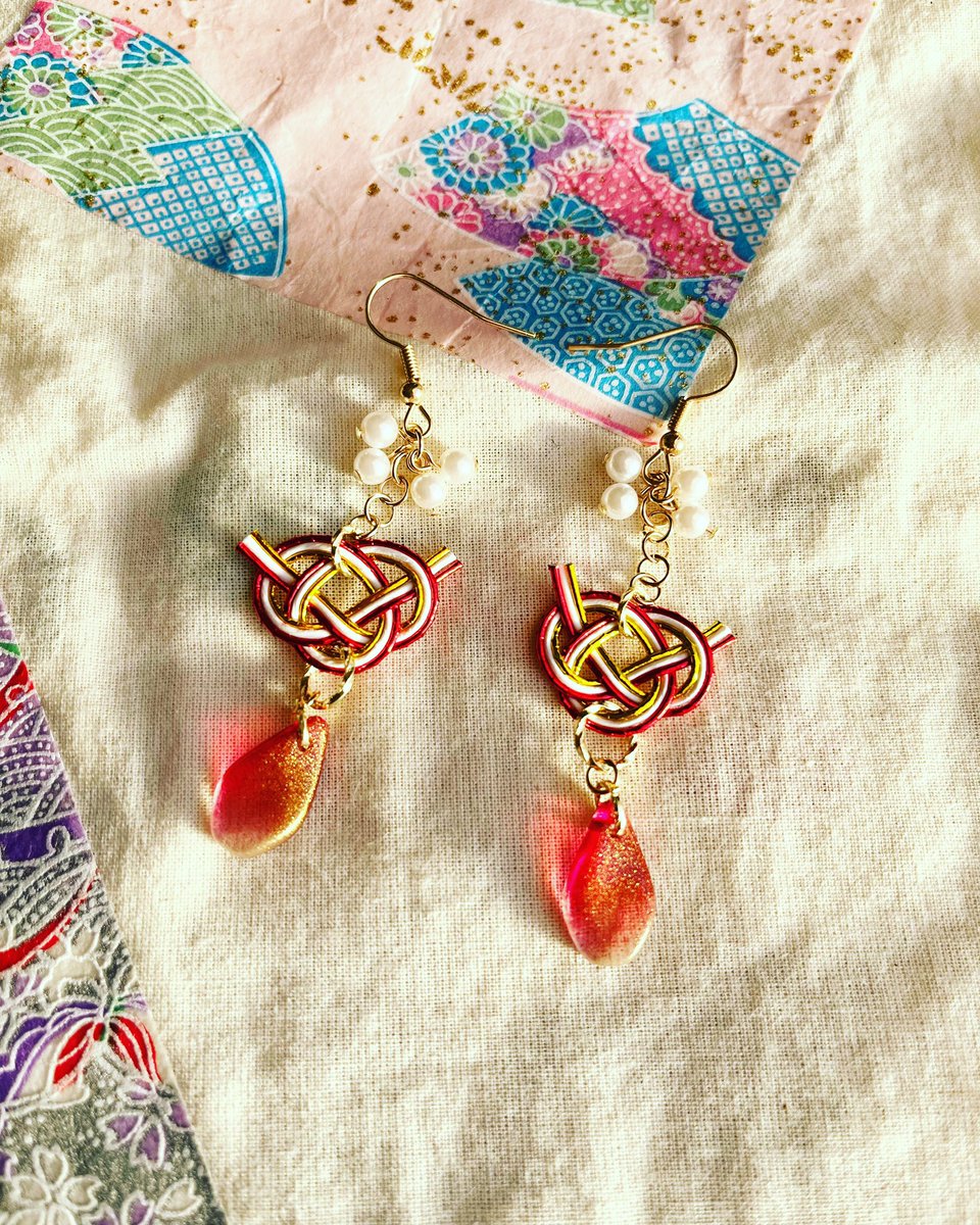 RingRingRingoo's tweet photo. お祝いピアスを作成しました✨
喜んでくれるといいな😊

I made earrings for my friend’s wedding✨
Hope she will like them😊

#ハンドメイド#ピアス#ウェディング#水引#handmade#earrings#wedding#mizuhiki https://t.co/VQBGSW8ltx