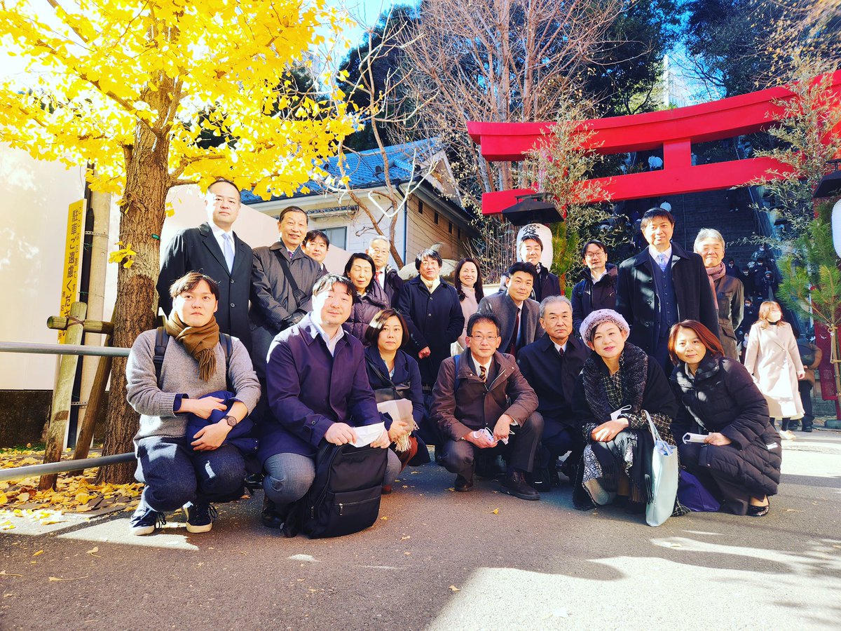 明けましておめでとうございます。
本年もどうぞよろしお願いいたします。
新年初日は、全社員で愛宕神社での祈祷式に参列し、今年1年の飛躍と向上を祈願しました。