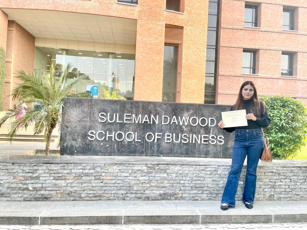 MehreenSarwar17's tweet photo. Happy to complete my brand management course from CES Lums which was great learning opportunity. 
Brand advertising is the way forward🙌 https://t.co/bhl82Rl4Hj