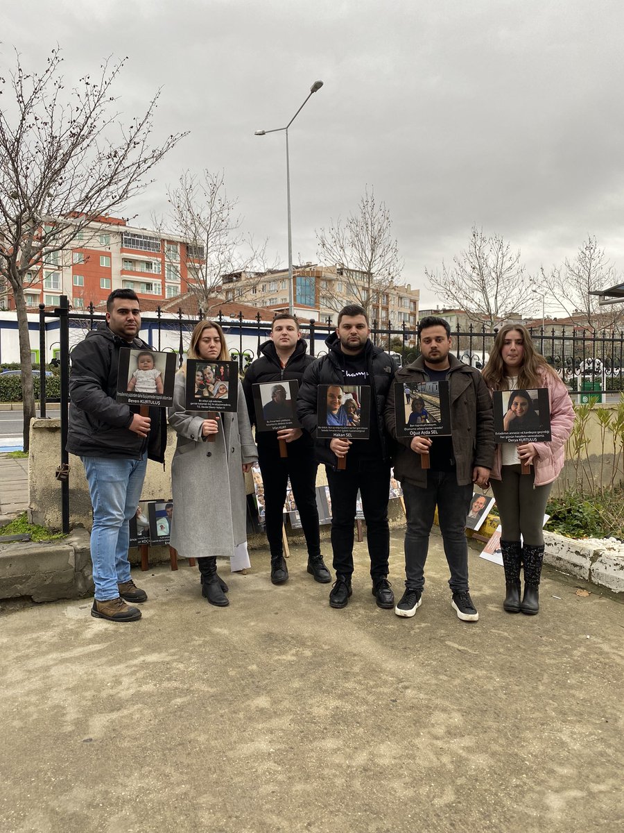 CHPCorluGenc's tweet photo. #ÇorluTrenKatliamı davasının 12. duruşması bugün görülüyor.
CHP Çorlu Gençlik Kolları olarak İlçe Örgütümüz ile beraber katılım sağladık. 
Sorumluların, ihmali olanların tamamı yargılanıp hak ettikleri cezaları alana kadar mücadeleye devam edeceğiz! 
#ÇorluİçinAdalet https://t.co/wqliXVivD5