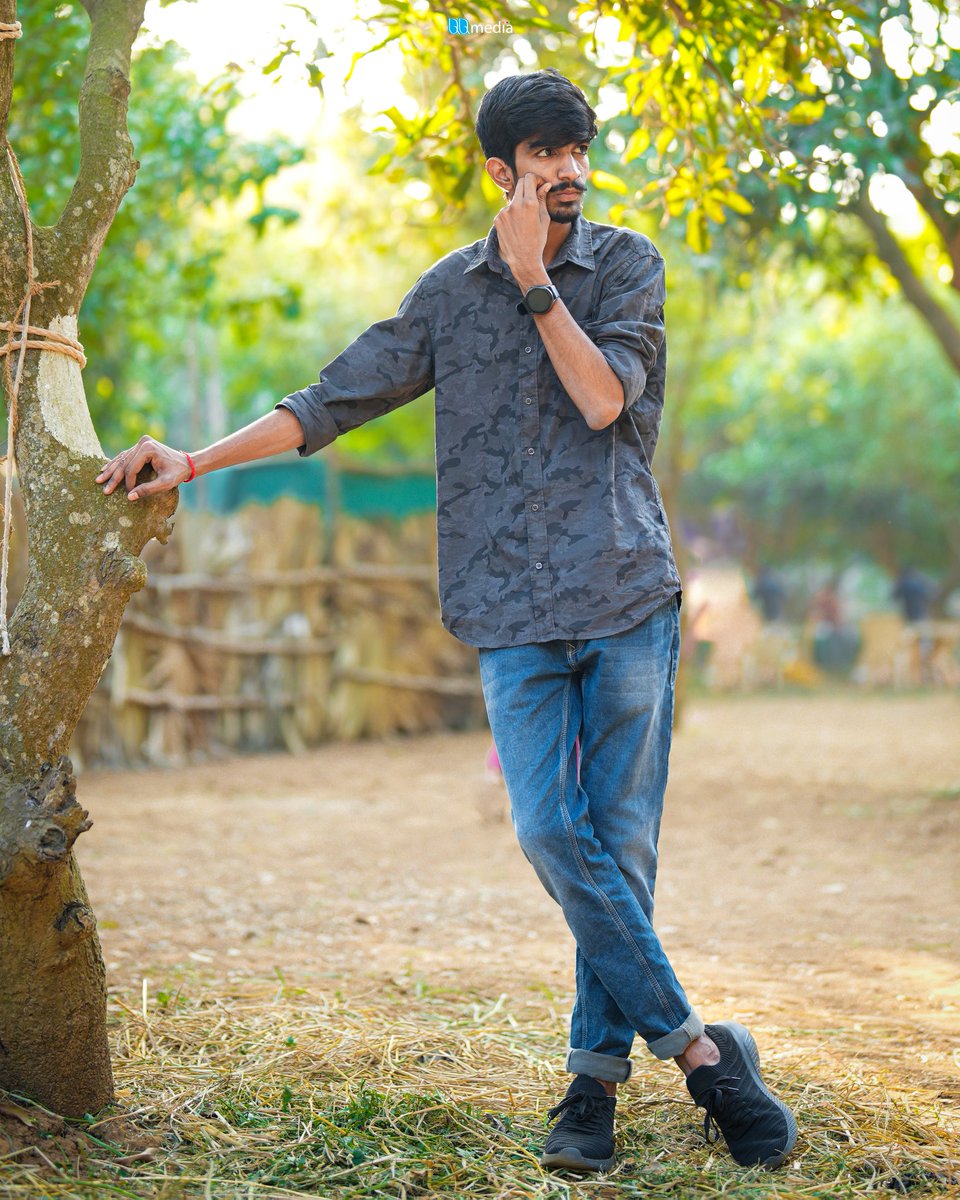Pavangundarapu_'s tweet photo. My Aura is an asset of my life.
.
Editing.@Pavangundarapu_
.
#pavangundarapu #pavangundarapuphotography #light #naturelight #sunrays☀️ #green #mangotree #adityaengineeringcollege_surampalem #location #fashion #sonym4 #sony #love #tweet #sankrathi https://t.co/DstHvOIHN8