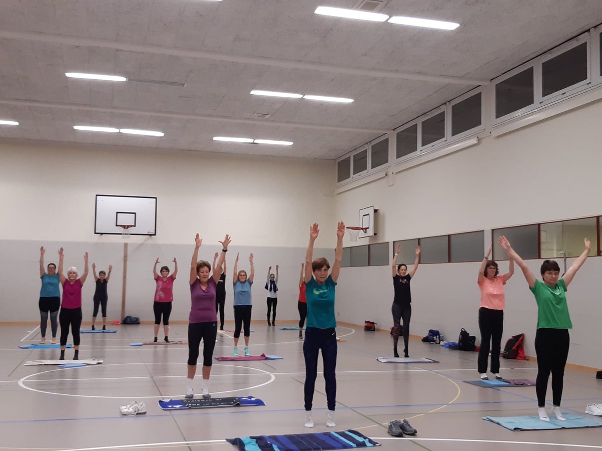 satusgr's tweet photo. Vorsätze für 2023 gefasst? Lust auf mehr Bewegung? 

Unser Gymnastik ist erfolgreich ins 2023 gestartet. Interessiert?Komm doch vorbei Montag 19.30 Uhr Doppelturnhalle oben. (auch ohne Vereinsmitgliedschaft) 

#mehrerleben #mehrsport #mehrspass https://t.co/bAb49fEEDw