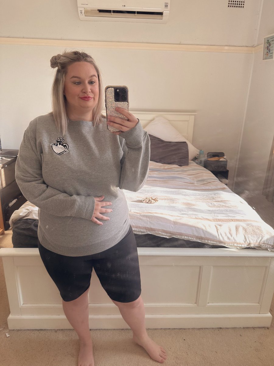 Allylea93's tweet photo. It’s been a looonggg time of recovery! I’m feeling better and I have a sneaky review of last months @xplrmerchh coming for y’all @SamandColby @ColbyBrock ( it’s mainly Colby merch ) 😉
#feelingfine #lookingfine #samandcolby #xplrmerch https://t.co/4D6qDzt175