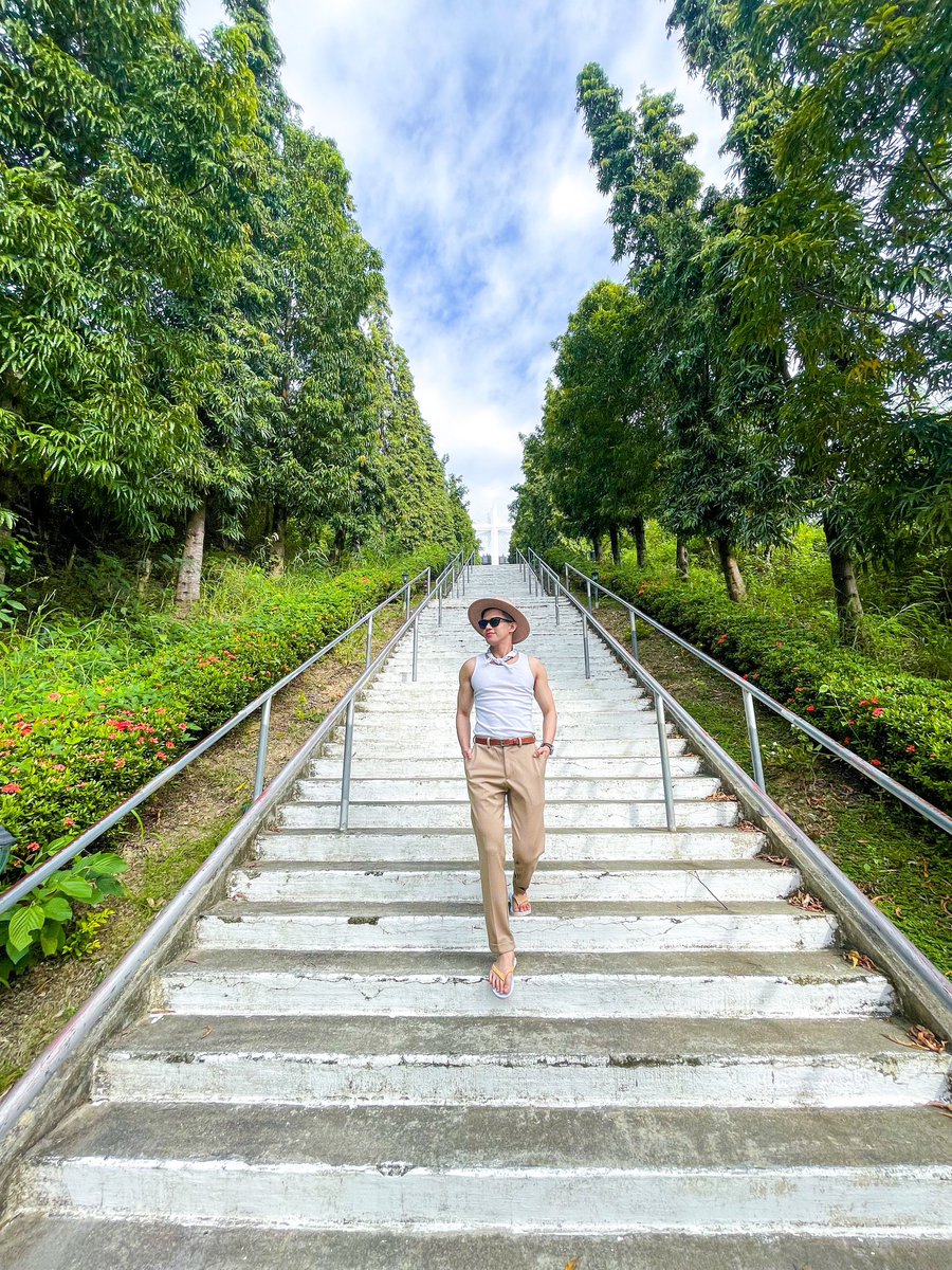 thegreat_bill's tweet photo. Stairway to heaven 👼🏻 

#iloveiloilo 
#garinfarm
#garinfarmpilgrimage 
#randompic 
#ootd 
#streetstyle 
#pinoy 
#asianboy 
#pose 
#photooftheday https://t.co/tRzZLWHVBN