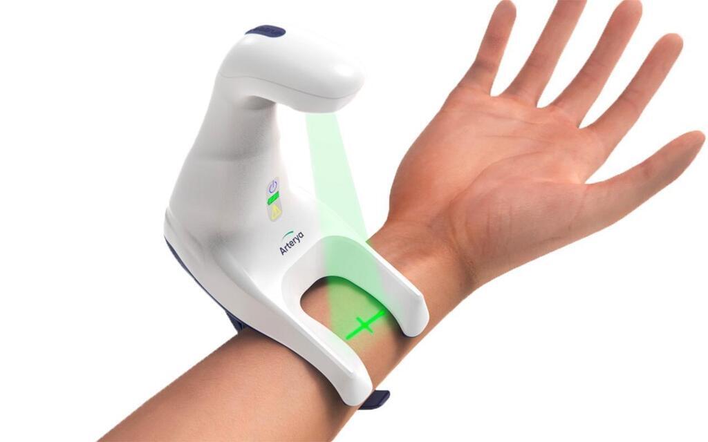 Via <a href="/LeParisien_75/">Le Parisien | Paris</a> lundi : une petite start up normande à mis au point un système de guidage laser pour piquer les patients exactement au bon endroit via une triangulation ! Finie la douleur, les ratages et les hématomes... 
👍👌👏 Blood Up d'Arterya  #Calvados #So14 #Normandie