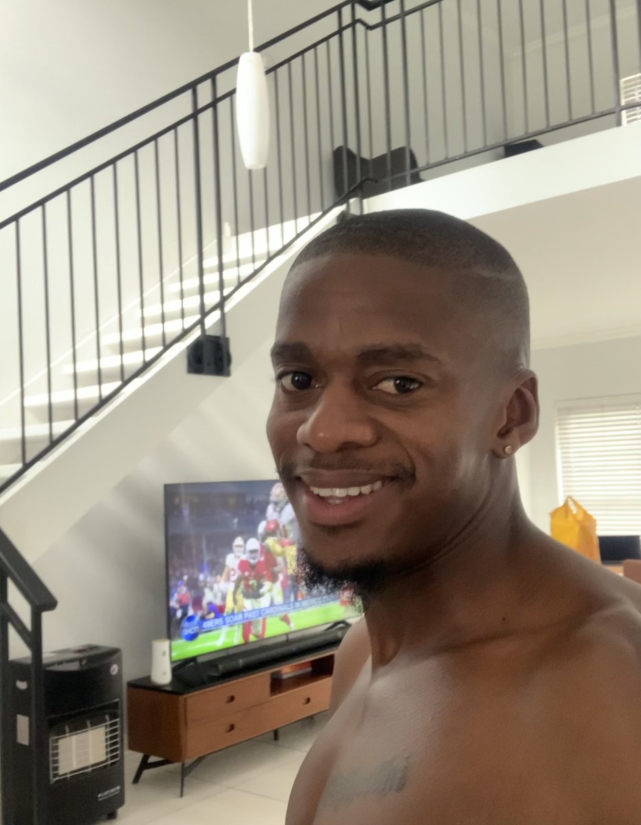 Mthombeni_siz's tweet photo. Hey, big head. https://t.co/FiPEuOPaci