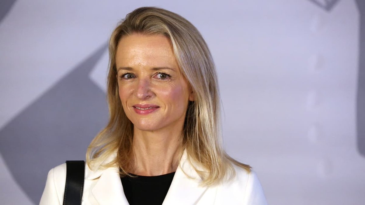 BFMTV's tweet photo. Delphine Arnault nommée PDG de Christian Dior Couture, Pietro Beccari à la tête de Louis Vuitton
https://t.co/uRuogz2sJ6 https://t.co/akTD73UcDu