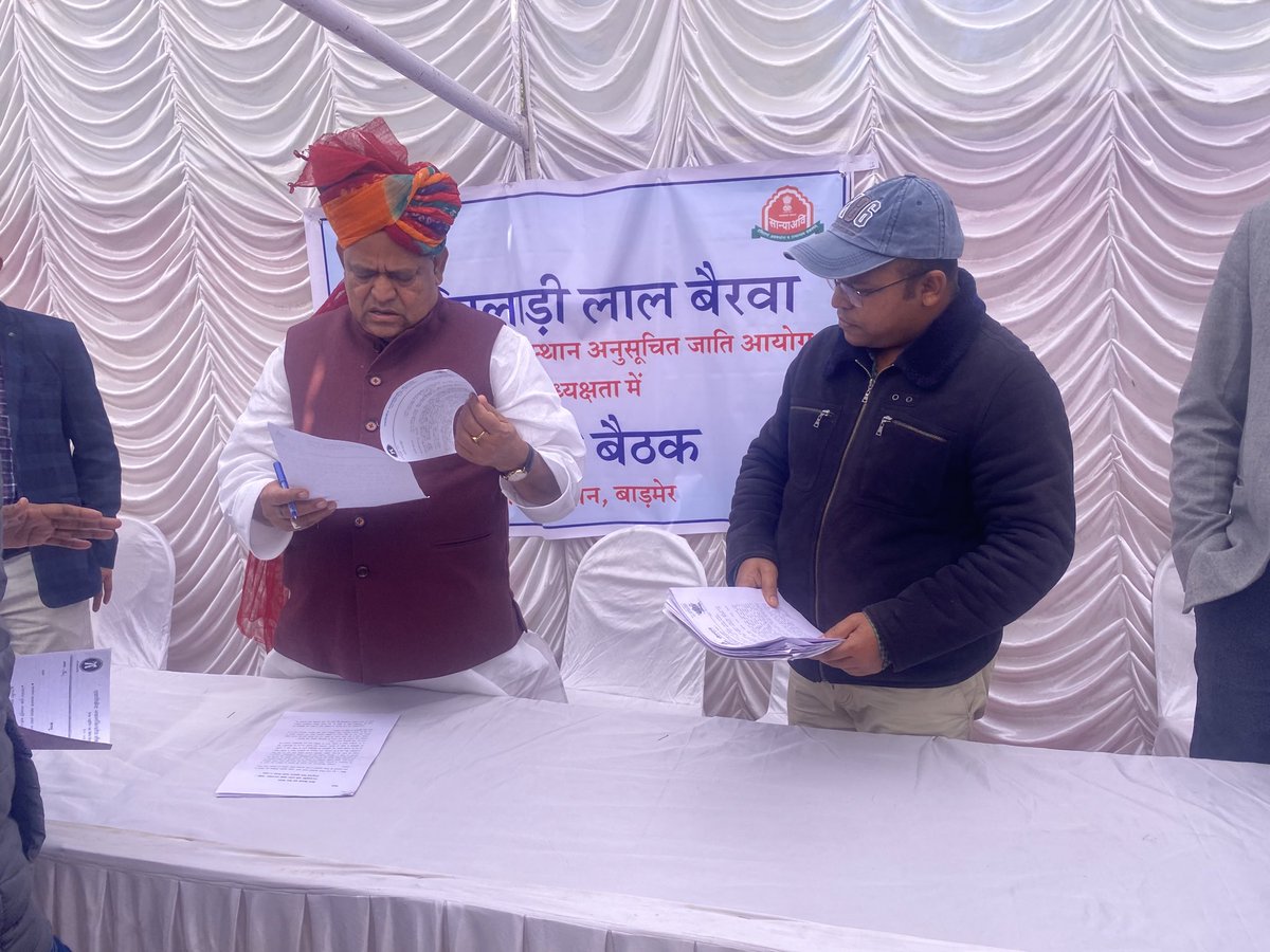 सर्किट हाऊस , बाड़मेर में आये अनुसूचित जाति के लोगों की परिवादों पर संज्ञान लेकर संबंधित लेकर संबंधित अधिकारियों को शीघ्रातिशीघ्र नियमानुसार कार्रवाई करने एवं रिपोर्ट आयोग में भिजवाने हेतु निर्देशित किया <a href="/priyankagandhi/">Priyanka Gandhi Vadra</a> <a href="/GovindDotasra/">Govind Singh Dotasra</a> <a href="/ashokgehlot51/">Ashok Gehlot</a> <a href="/RahulGandhi/">Rahul Gandhi</a> <a href="/BarmerDm/">Barmer District Collector & Magistrate</a>
